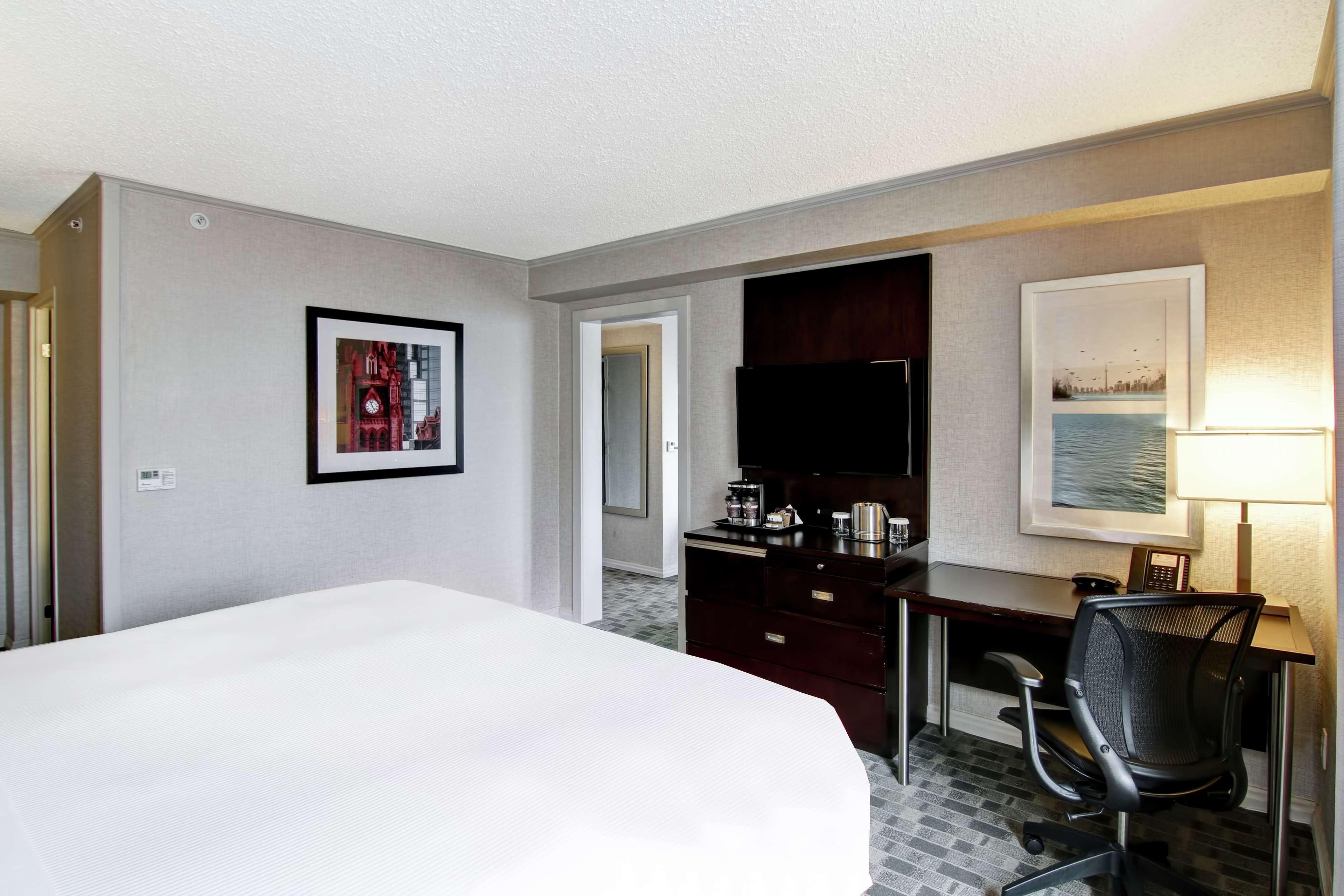 מלון Doubletree By Hilton Toronto Downtown מראה חיצוני תמונה
