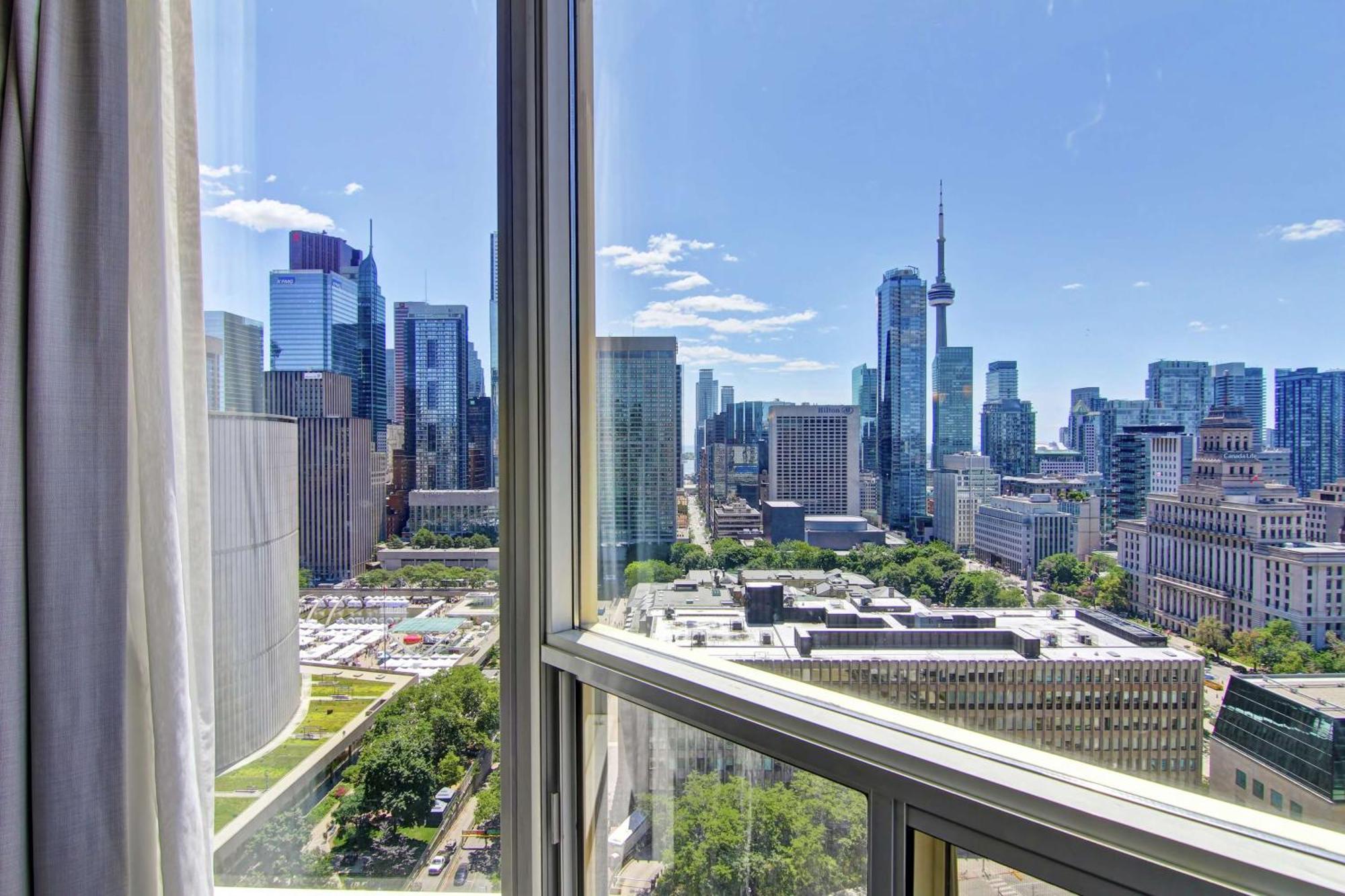 מלון Doubletree By Hilton Toronto Downtown מראה חיצוני תמונה
